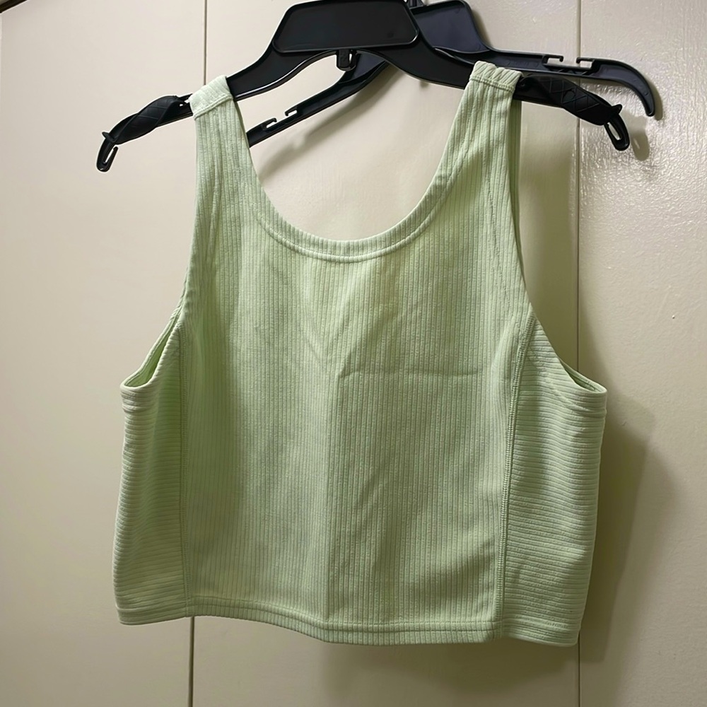 Lululemon crop tank — green EUC